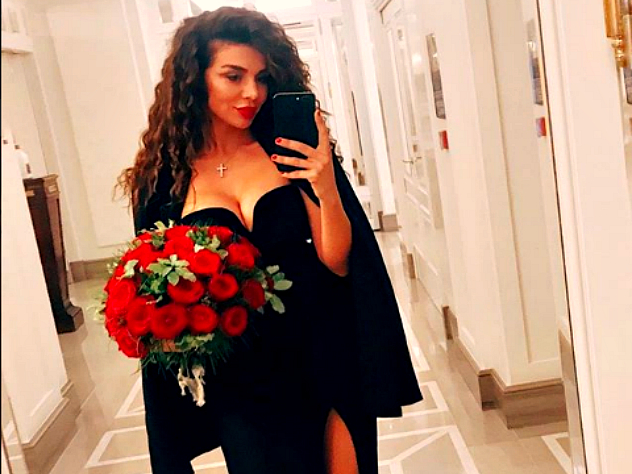 Певица рада, что внутри нее живут две совершенно разные девушки — глянцевая и домашняя, которые наконец стали друг друга понимать