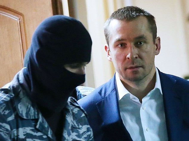 Борец с коррупцией оказался за решеткой - фото