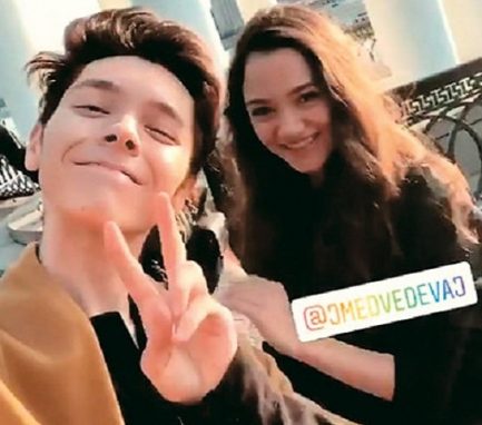 Влюбленные опубликовали снимок в Instagram** Stories