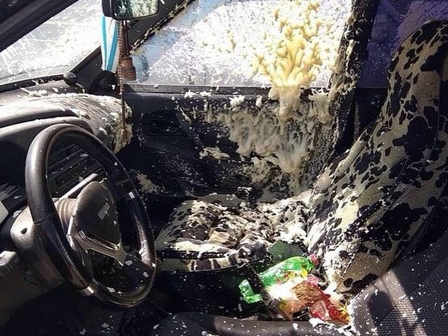 В Ростове-на-Дону на жаре в машине взорвался баллон с монтажной пеной