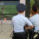 Полицейские смотрят матч в городском парке