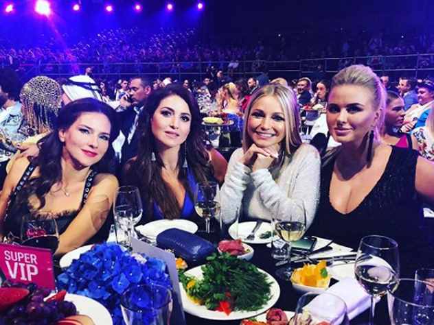 Serebro поздравили россиян с победой