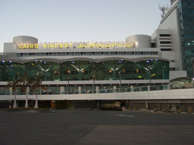 Взрывы не мешают египетским авиаторам.