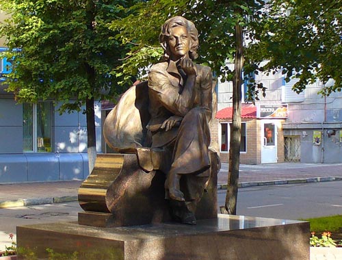 Памятник тете Вале в Ульяновске. Фото:wikimedia.org