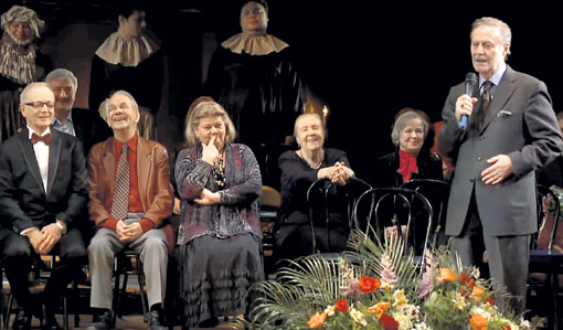 Поздравить с юбилеем Валерия Бабятинского (слева) пришли коллеги по сцене - Юрий Каюров, Ирина Муравьева и худрук Малого театра Юрий Соломин