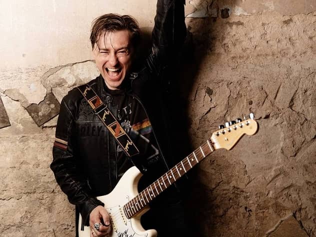 «Работает песня»: Сергей Безруков объяснил успех сборной России