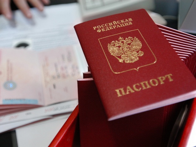 Почти 90% жителей России не собираются эмигрировать. Лишь 10% россиян хотят уехать из страны.