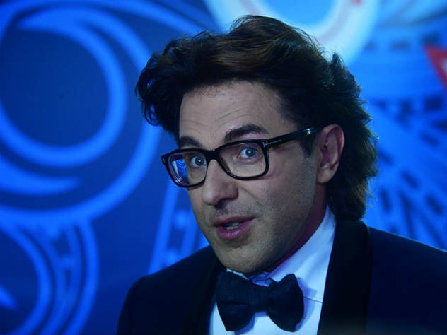 #цветнастроениясиний - так ведущий объяснил пикантный снимок с фэшн-директором ЦУМа