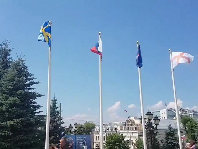 У мэрии Самары подняли флаги Англиии Швеции