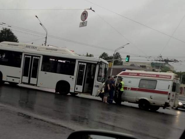 В Уфе автобус столкнулся со «скорой помощью»