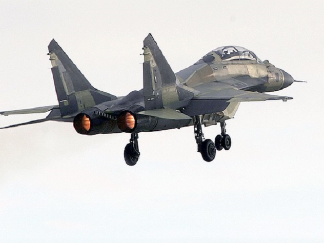 Военный самолет разбился в 500 метрах от жилых домов в Польше