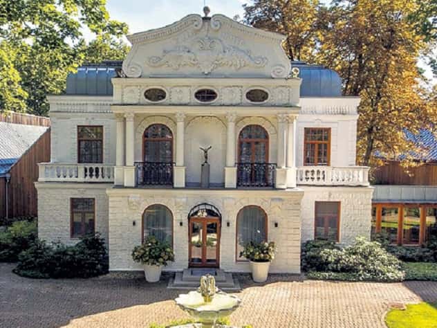 Власти объявили войну роскошной жизни китайских звезд