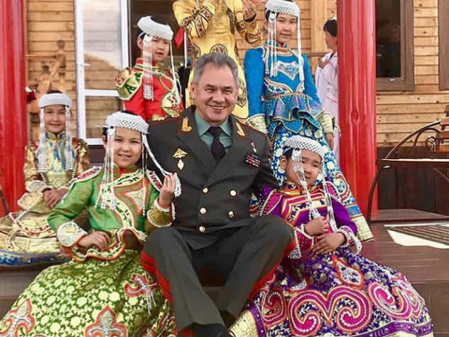 Министр обороны посетил республику Тува