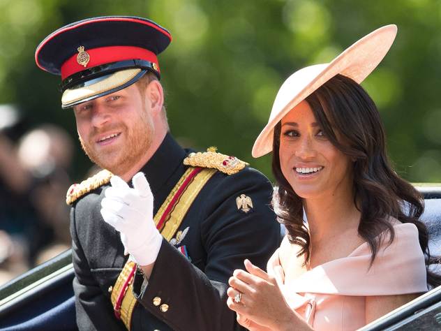 Меган Маркл высмеяли за «дырявое» платье