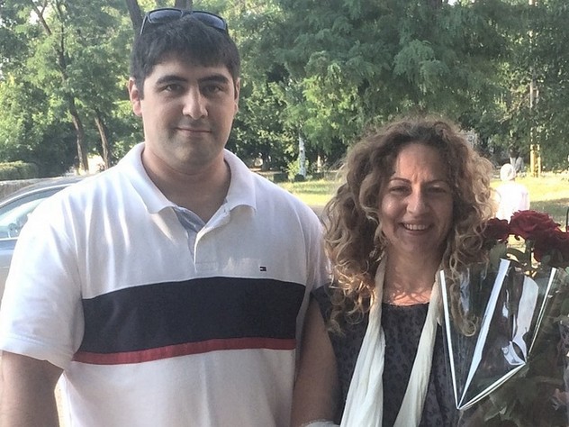 Ростовский бизнесмен спас упавшую на рельсы перед поездом пассажирку