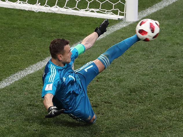 Отменному сейву Акинфеева научил на тренировке Артем Дзюба.