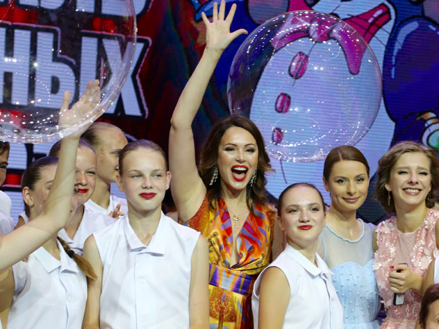 Ирина Лачина с участниками Концерта открытия