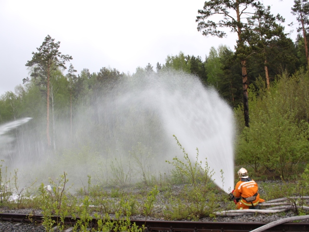 Самолет Ан-26 оснащен установкой для пуска в облака пиропатронов с йодистым серебром.
