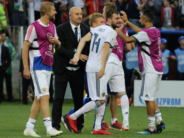 Станислав Черчесов с игроками российской сборной