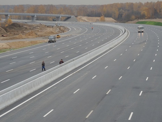Движение по магистрали было остановлено.