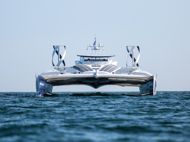 Суперъяхта обойдет белый свет за шесть лет.