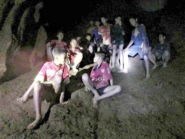 Пленники были спасены водолазами - снимается кино.