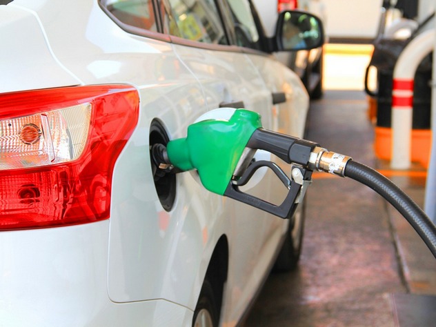 Росстандарт начнет бороться с недоливом бензина на заправках