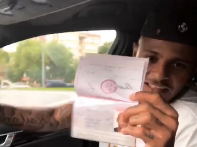 Ари восемь с половиной лет ждал момента, когда он станет гражданином России