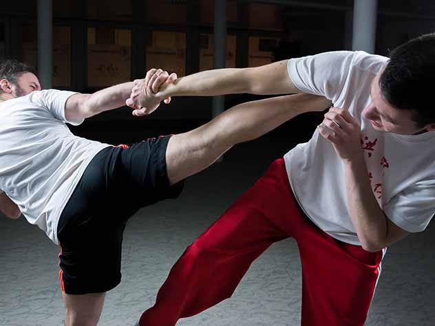 Любовник москвички побил ее мужа и выкинул из квартиры