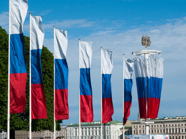 Три четверти опрошенных россиях считают себя патриотами