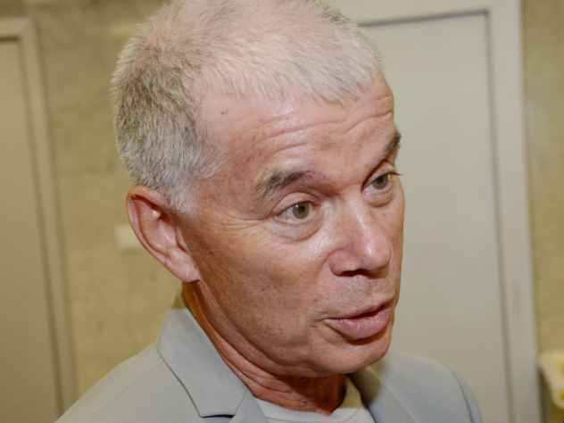 Газманов посадил жену в тележку