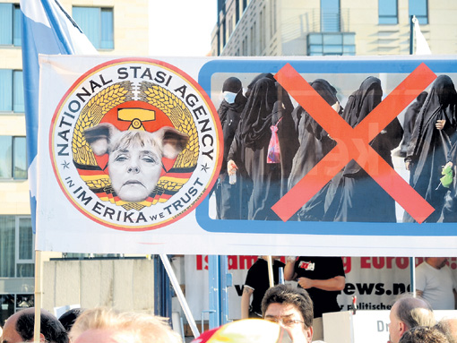 Демонстрация в Дрездене против исламизации и политики фрау Меркель