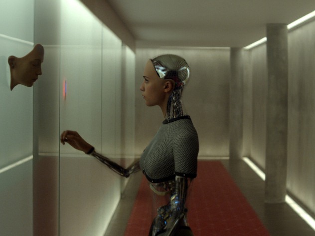 Алисия Викандер в роли робота по имени Ава в фильме «Из машины»