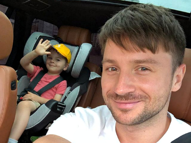 Фотография Лазарева с сыном растрогала поклонников певца