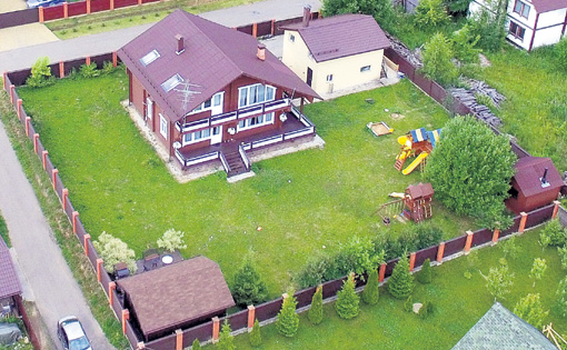 Особая гордость певицы - большая игровая площадка