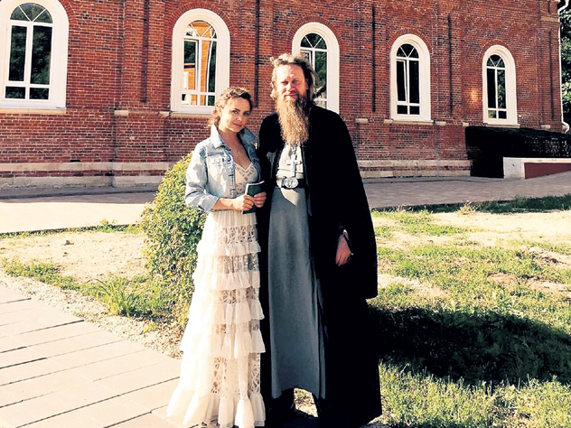 Игумен Лука и МакSим