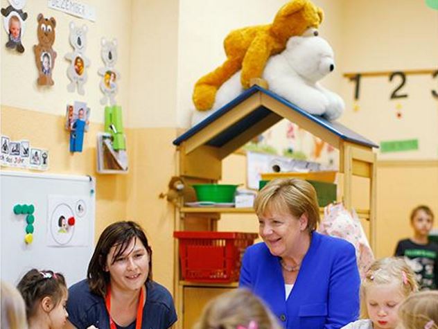 Ангела Меркель попала с сексуальный скандал в детском саду