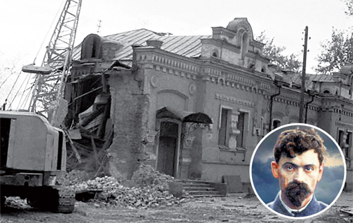Дом, в подвале которого расстрельная команда Юровского убила царскую семью, в 1977 г. был снесён по секретному решению Политбюро ЦК КПСС