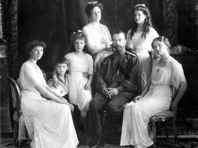 Николай II с женой, сыном и дочерьми