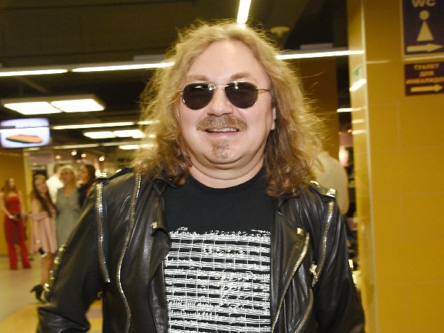 Николаев показал видео с дочкой в бассейне