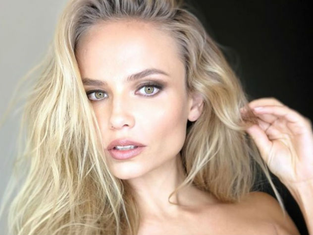 Супермодель Наташа Поли показала свой детский снимок - супермодель фото