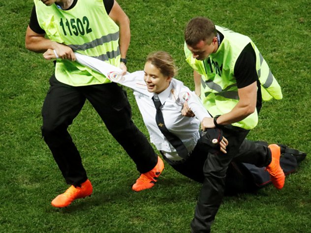 Pussy riott остановили игру