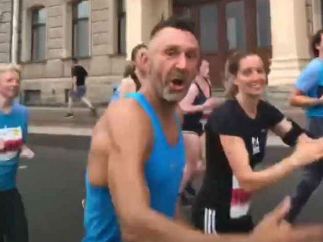 Шнуров пробежал марафон "Белые ночи" - Шнуров видео