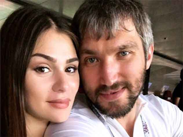 Александр Овечкин и беременная Анастасия Шубская на финальном матче ЧМ-2018