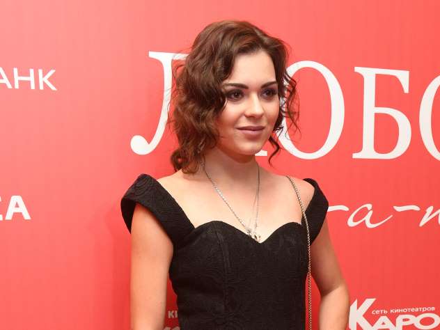 Аделина Сотникова стала блондинкой