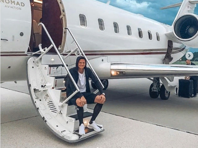 Дмитрий Тарасов "тролит" злых подписчиков