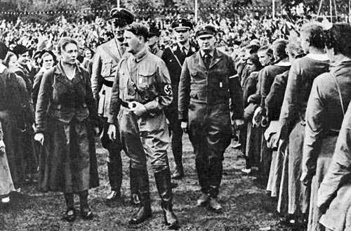 Adolf Hitler on Reich Youth Day 1932. Источник: DPA/TASS