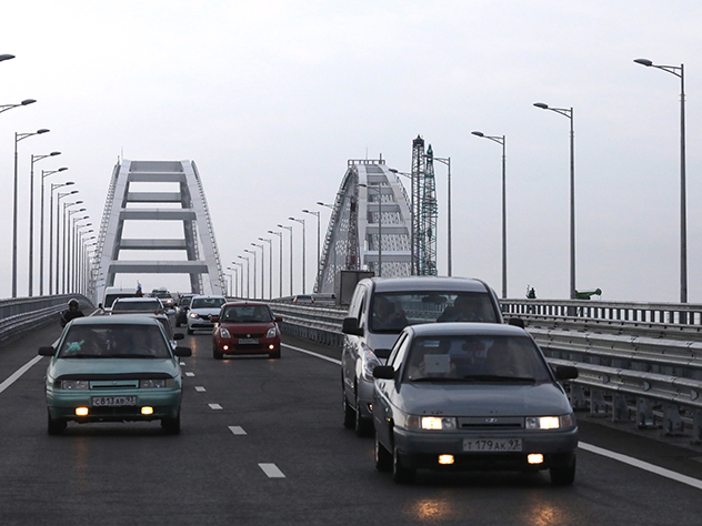 По Крымскому мосту проехал первый миллион легковых автомобилей