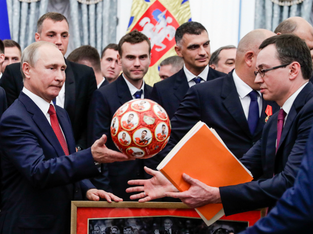 Путин не захотел поменять хоккей на футбол