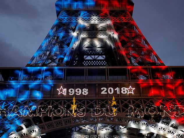 Эйфелева башня, Мона Лиза, Триумфальная Арка вместе со всеми празднуют победу на ЧМ-2018